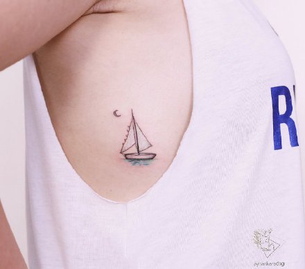 一组彩色小清新质感纹身图案