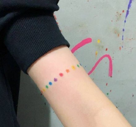 微笑小彩图的可爱纹身图案