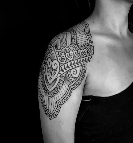 一组黑灰点刺纹身图案欣赏