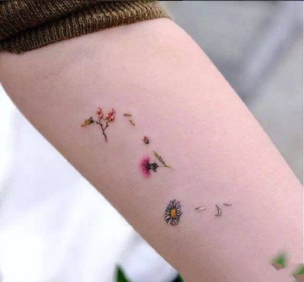 零碎清新粉嫩小花花纹身图案