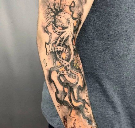 一组黑灰八爪鱼纹身图案