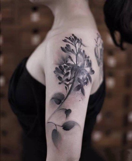 中国风水墨花卉纹身图案欣赏