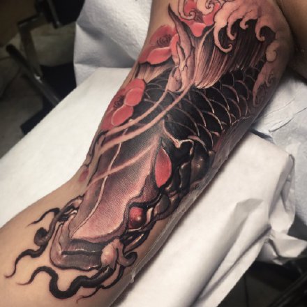 一组传统风格的鲤鱼纹身图案