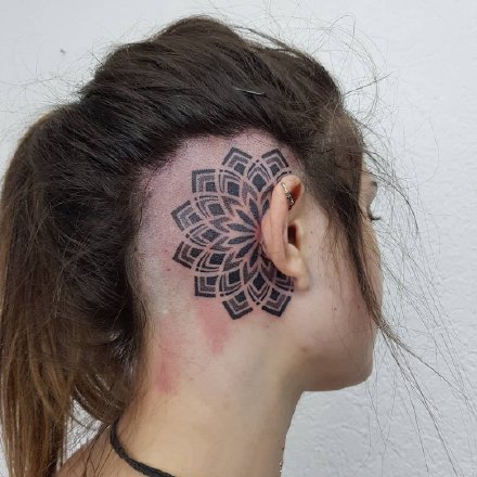 一组点刺黑灰男生纹身图案