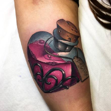 一组可爱的卡通彩色系纹身图案