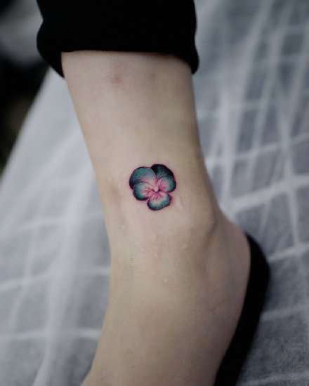 一组超简约彩色小纹身图案