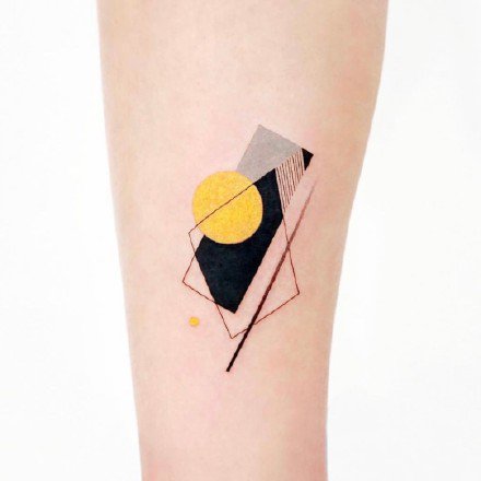 工整的线条，饱和度高的几何彩色纹身