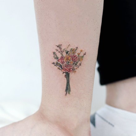 一组脚踝位置的小清新纹身图案