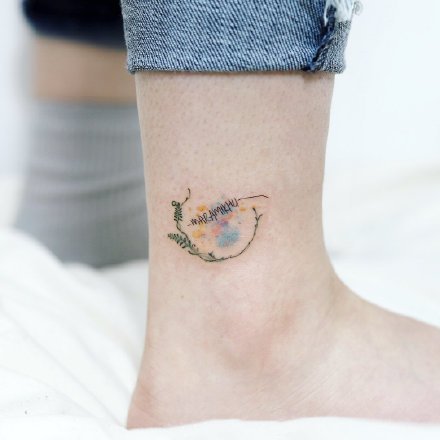 一组脚踝位置的小清新纹身图案