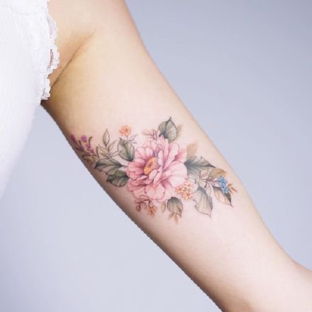 一组小清新花卉彩色纹身图案