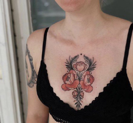 一组性感胸花纹身图案欣赏