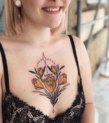 一组性感胸花纹身图案欣赏