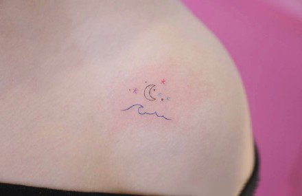 一组小清新女生彩色纹身图案