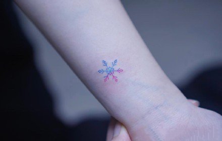 一组小清新女生彩色纹身图案