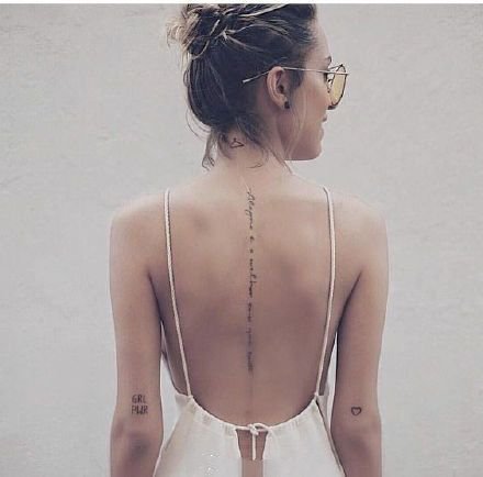 一组女生美背脊柱纹身图案欣赏