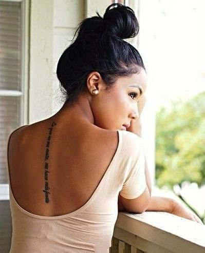 一组女生美背脊柱纹身图案欣赏