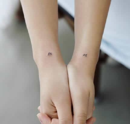 一组手腕位置的小清新纹身图案