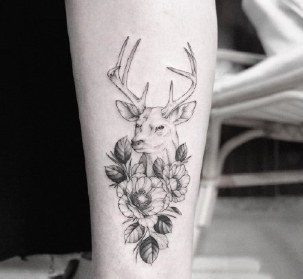 一组绝美的素描花纹身图案