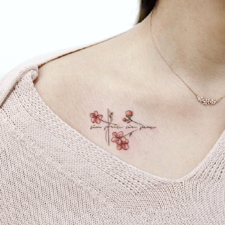 一组女生小清新花卉纹身图案