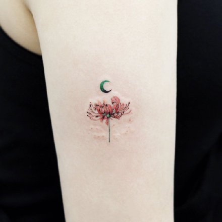 一组女生小清新花卉纹身图案