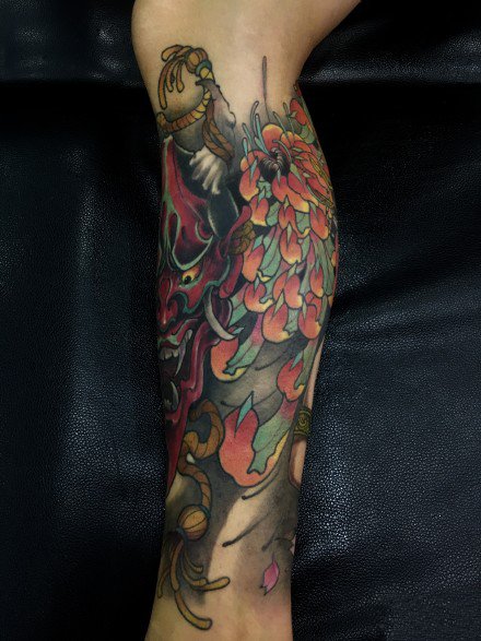 一组小腿欧美写实彩色纹身图案
