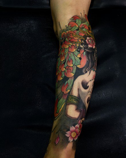 一组小腿欧美写实彩色纹身图案