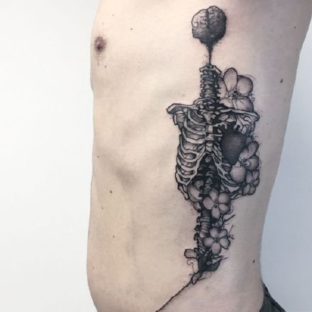 一组黑灰霸气的男士纹身图案