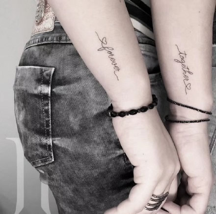 一组黑灰小清新情侣纹身