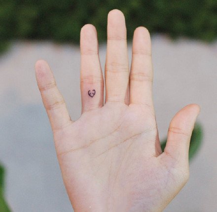 一组指间小清新的纹身图案