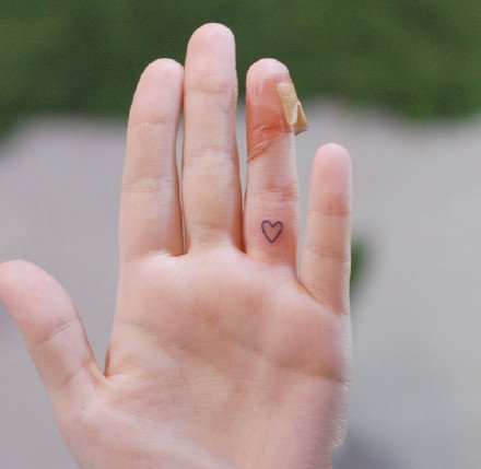 一组指间小清新的纹身图案