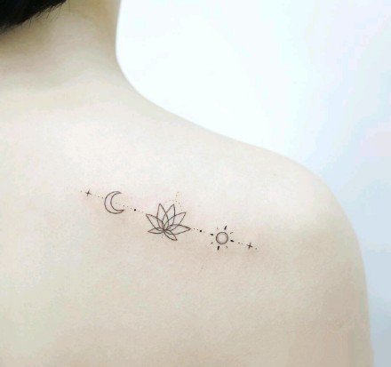 小清新纹身。女生小纹身