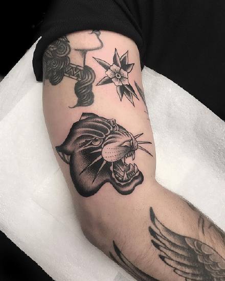 一组帅气的黑灰手臂纹身图案