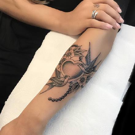 一组帅气的黑灰手臂纹身图案