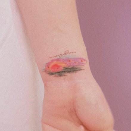 ins风女生卡通彩色小纹身图案