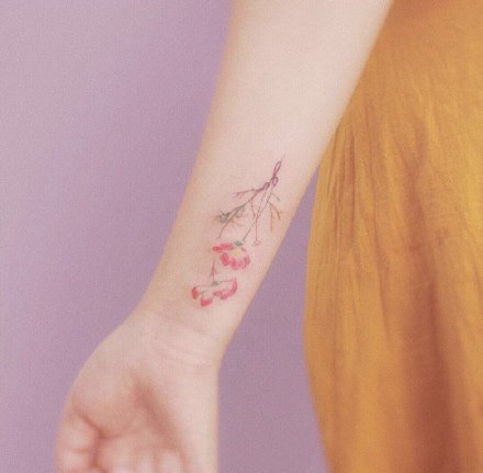 ins风女生卡通彩色小纹身图案