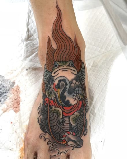 一组传统可爱的彩色纹身图案