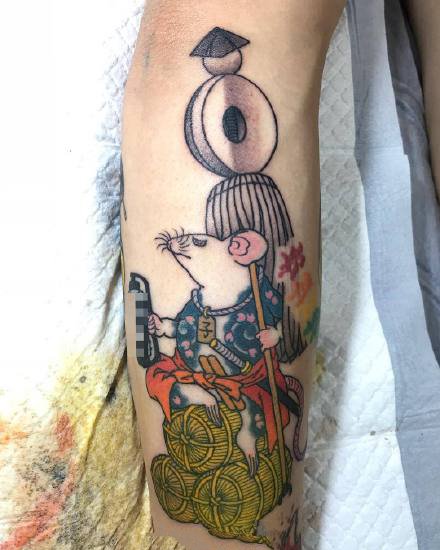 一组传统可爱的彩色纹身图案