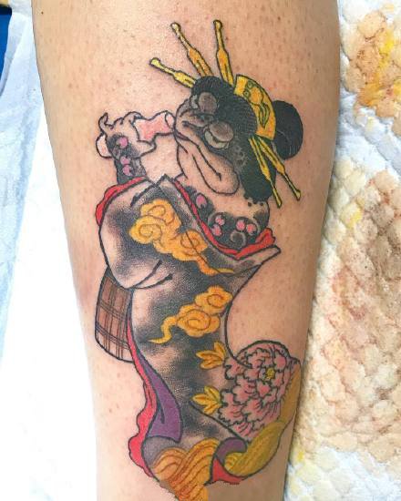 一组传统可爱的彩色纹身图案