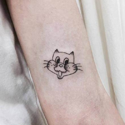 一组简单明了的小纹身图案