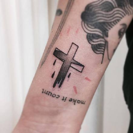 一组简单明了的小纹身图案