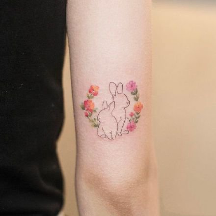 一组超可爱的彩色小兔子纹身图案