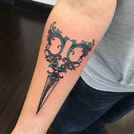 一组高质量的剪刀纹身图案