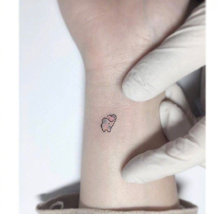 一组超迷你可爱的小纹身图案
