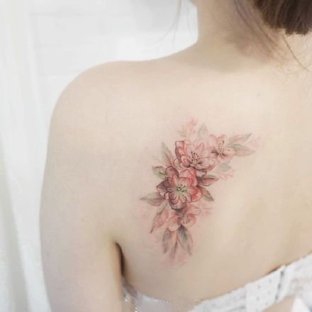 一组小清新女生背部纹身图案