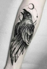 暗黑系的9款黑色乌鸦纹身图案作品