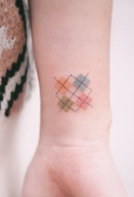 小清新格子主题的9款格子纹身图案