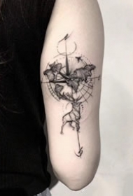 一组酷酷的飞针风格暗色纹身图案