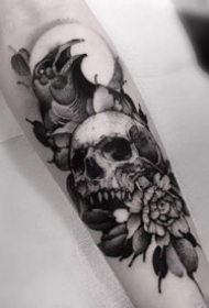 一组素描点刺暗黑纹身图案