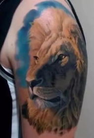 大臂上写实的9款雄狮狮子纹身图片作品