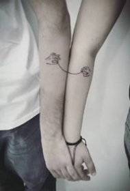 一组黑灰小清新情侣纹身